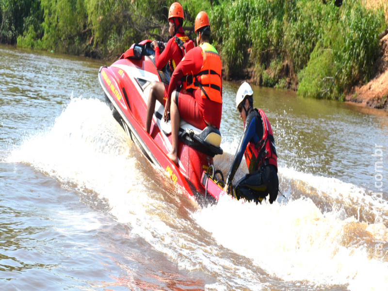 Bombeiros retomam buscas por jovem que desapareceu no rio Aquidauana no domingo Bombeiros retomam buscas por jovem que desapareceu no rio Aquidauana no domingo