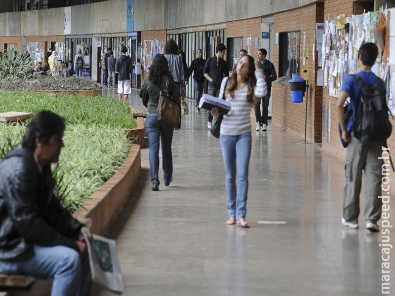 Brasil tem baixa taxa de escolarização superior, diz sindicato Brasil tem baixa taxa de escolarização superior, diz sindicato