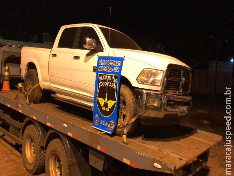 Carro blindado abandonado é apreendido com 2 T de maconha Carro blindado abandonado é apreendido com 2 T de maconha
