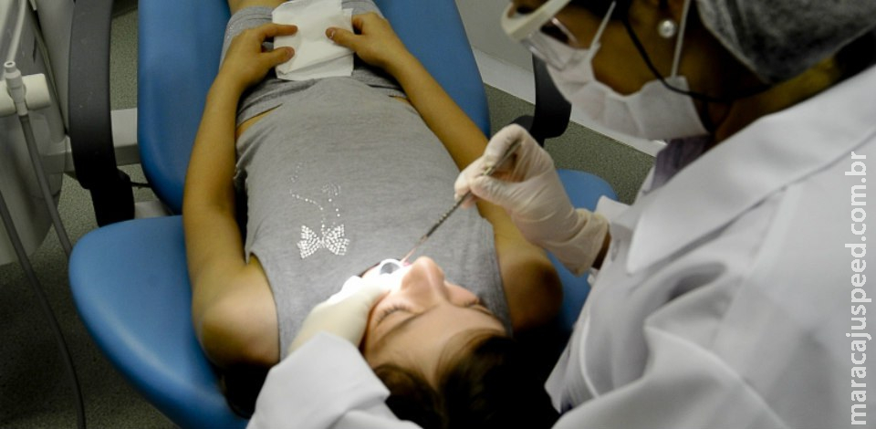 Com 8 anos de atraso, SUS começa a bancar implante dentário em MS Com 8 anos de atraso, SUS começa a bancar implante dentário em MS