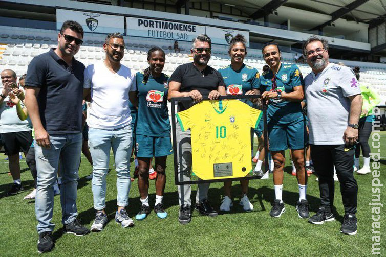 Com uma lesão na coxa esquerda, Marta ainda não treina com bola Com uma lesão na coxa esquerda, Marta ainda não treina com bola