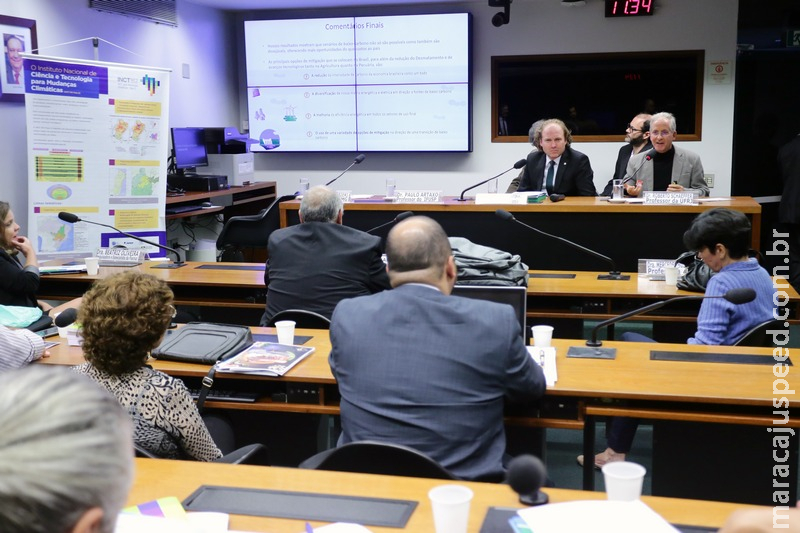 Especialistas cobram medidas para reduzir mudanças climáticas Especialistas cobram medidas para reduzir mudanças climáticas