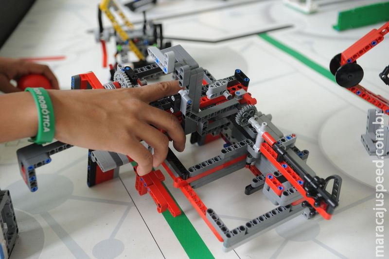 Estudantes representam o Brasil em torneio internacional de robótica Estudantes representam o Brasil em torneio internacional de robótica