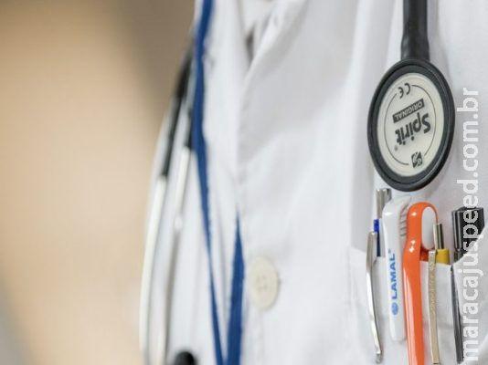 Ex-auditor que atendia como médico no expediente é condenado em MS 