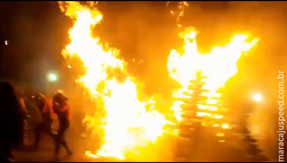 Explosão em fogueira fere prefeito e primeira-dama Explosão em fogueira fere prefeito e primeira-dama