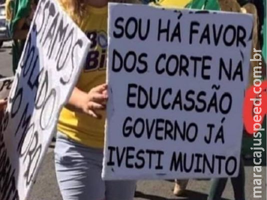 Fake News: cartaz com erros ortográficos em manifestação pró-Bolsonaro é falso 