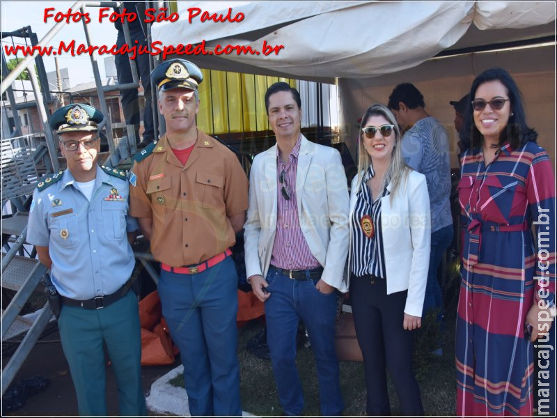 Famílias lotam a Avenida Mário Corrêa para assistir desfile Cívico ao Aniversário de Maracaju