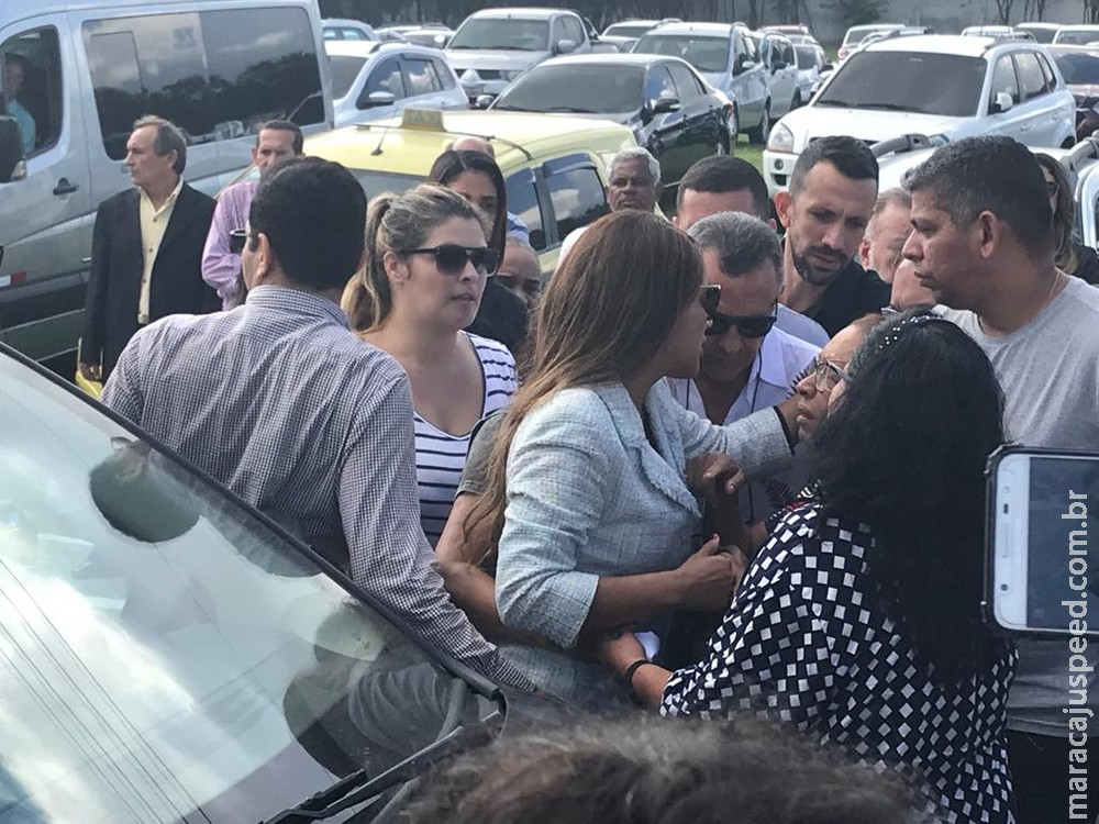 Filho da deputada Flordelis diz que irmã ofereceu R$ 10 mil para outro irmão matar o pai Filho da deputada Flordelis diz que irmã ofereceu R$ 10 mil para outro irmão matar o pai