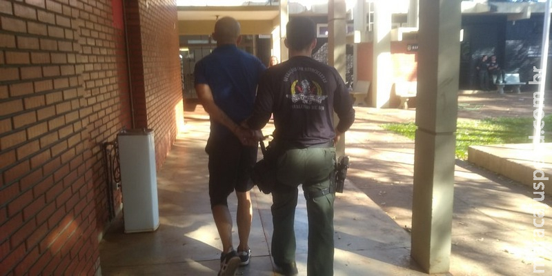 Homem é preso por espancar filho de 5 anos em Dourados Homem é preso por espancar filho de 5 anos em Dourados