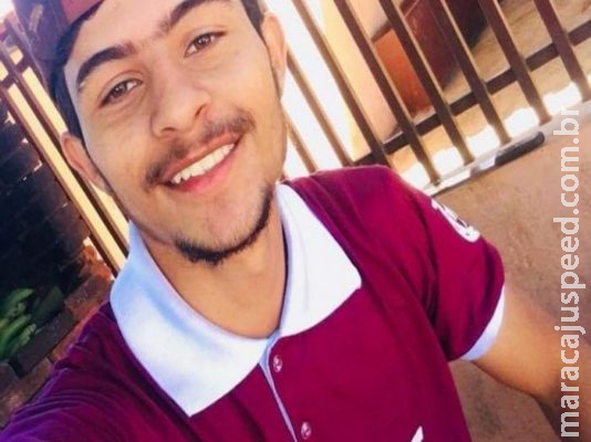 Jovem morre após bater de frente com outra moto durante ‘manobras radicais’ Jovem morre após bater de frente com outra moto durante ‘manobras radicais’