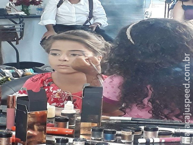 Maquiadora mirim que começou com bonecas faz sucesso maquiando daminhas de honra em MS Maquiadora mirim que começou com bonecas faz sucesso maquiando daminhas de honra em MS