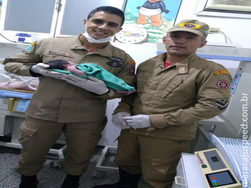 Maracaju: Bombeiros realizam parto no interior de viatura. Linda menina veio ao mundo pelas mãos dos militares Maracaju: Bombeiros realizam parto no interior de viatura. Linda menina veio ao mundo pelas mãos dos militares