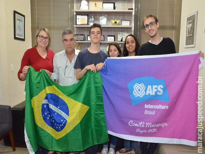 Maracaju: Prefeito Municipal recebe aluno intercambista em seu gabinete
