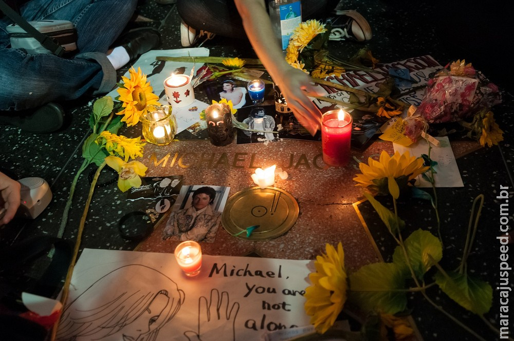 Michael Jackson já faturou US$ 2,1 bilhões após a morte, o mesmo que durante toda a vida Michael Jackson já faturou US$ 2,1 bilhões após a morte, o mesmo que durante toda a vida