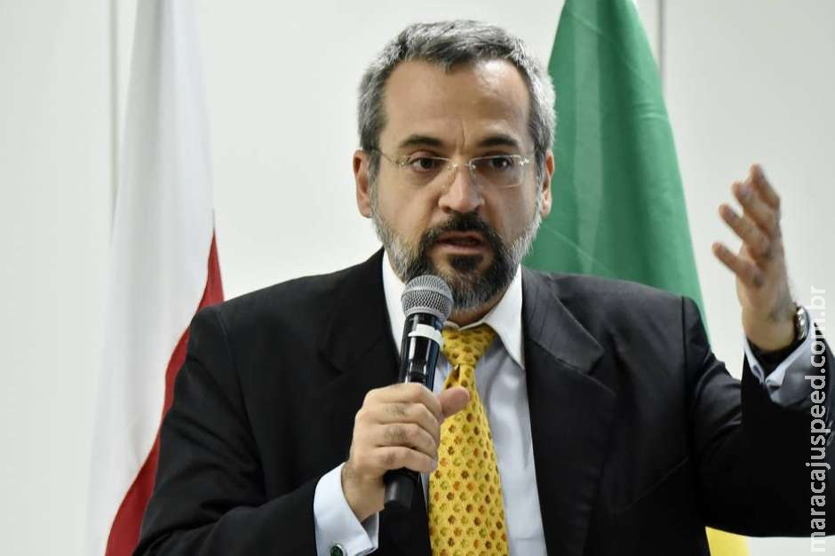 Ministro zomba com cocaína de avião e compara drogas a Lula Ministro zomba com cocaína de avião e compara drogas a Lula