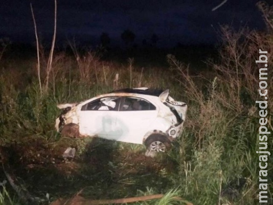 Mulher morre e três ficam feridos após carro capotar na MS-478