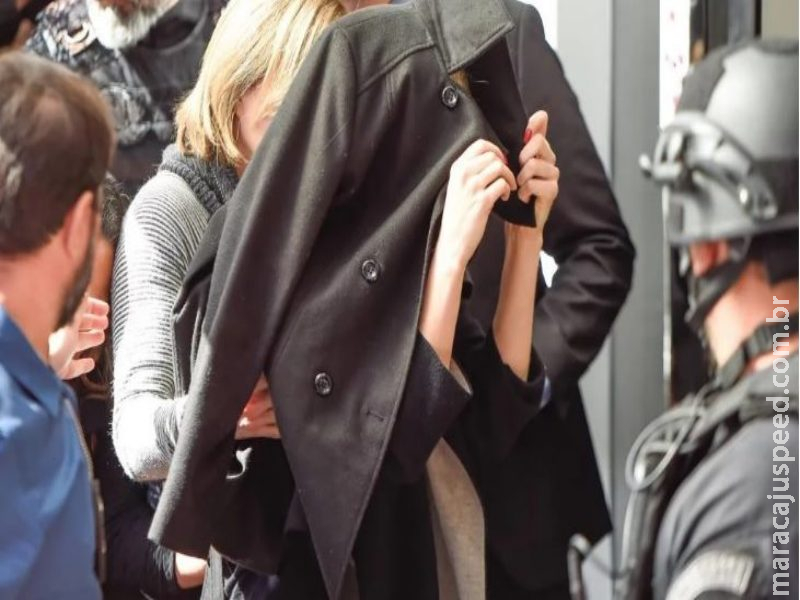 Najila muda versão e assegura que tablet com vídeo foi roubado 