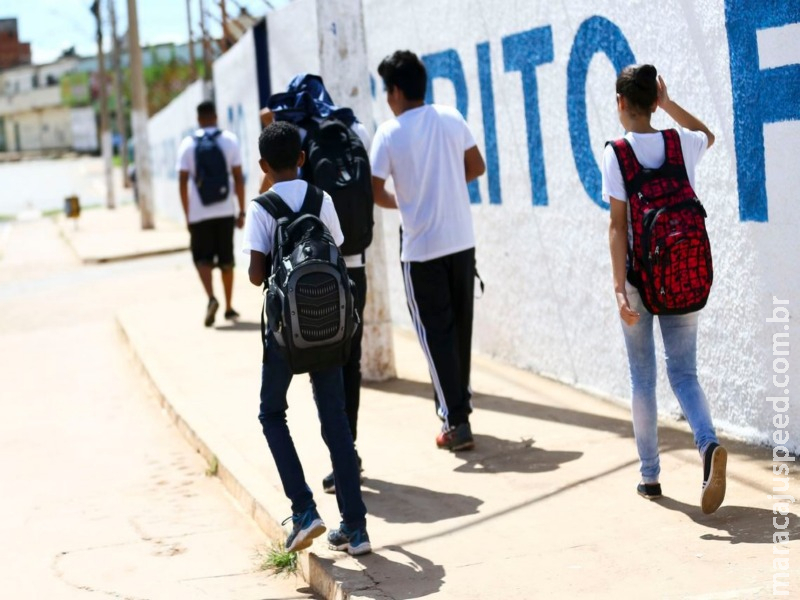 Pesquisa: número de jovens no ensino médio aumenta 61% em 6 anos Pesquisa: número de jovens no ensino médio aumenta 61% em 6 anos