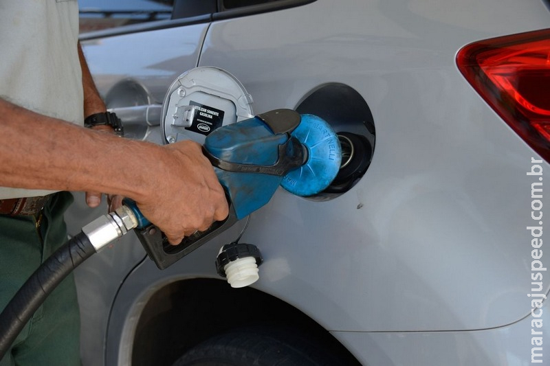 Petrobras reduz preço de gasolina e diesel em R$ 0,13 nas refinarias Petrobras reduz preço de gasolina e diesel em R$ 0,13 nas refinarias
