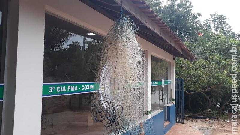 Polícia Militar Ambiental usa drone e surpreende pescadores fazendo arrastão com rede de pesca no rio Taquari Polícia Militar Ambiental usa drone e surpreende pescadores fazendo arrastão com rede de pesca no rio Taquari