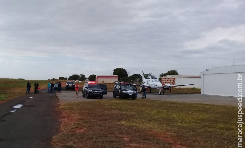Polícia prende mais um e diz que piloto de avião que alegou sequestro entrou em contradição Polícia prende mais um e diz que piloto de avião que alegou sequestro entrou em contradição