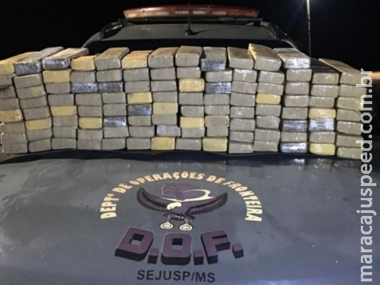 Policiais desconfiam de odor e encontram 103 kg de maconha em carro Policiais desconfiam de odor e encontram 103 kg de maconha em carro