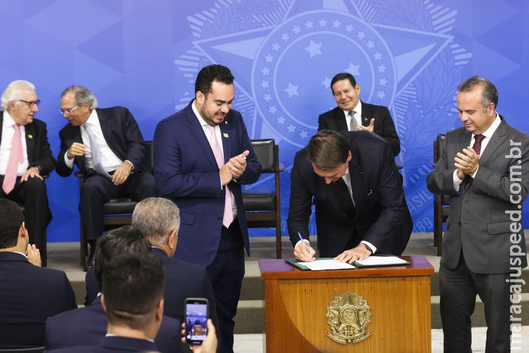 Portaria regulamenta revisão de benefícios do INSS Portaria regulamenta revisão de benefícios do INSS