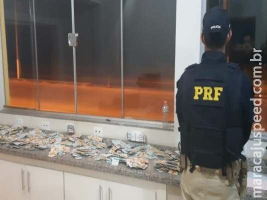 PRF apreende com casal mil envelopes de medicamento veterinário proibido no Brasil PRF apreende com casal mil envelopes de medicamento veterinário proibido no Brasil