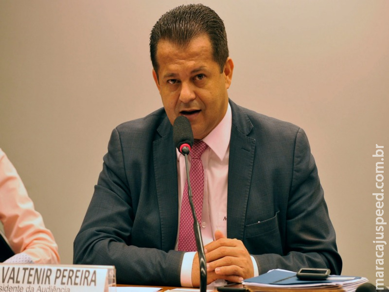 Projeto prevê alerta em aparelhos sonoros sobre risco de volume alto Projeto prevê alerta em aparelhos sonoros sobre risco de volume alto