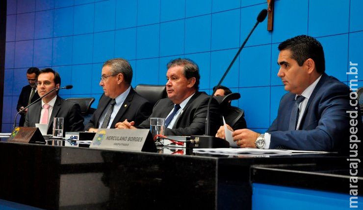 Projeto que dá mais poder a deputados estaduais é aprovado e segue para Brasília