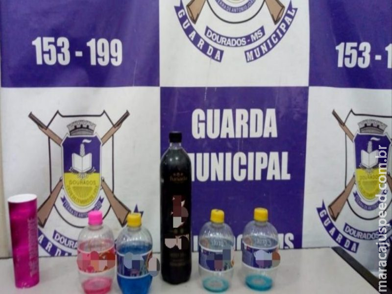 Quatro adolescentes ficam bêbadas, uma passa mal e dono de bar é preso Quatro adolescentes ficam bêbadas, uma passa mal e dono de bar é preso