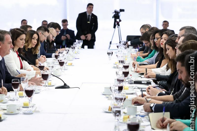 "Se forçar a barra, não aprova nada", diz Bolsonaro sobre Previdência "Se forçar a barra, não aprova nada", diz Bolsonaro sobre Previdência