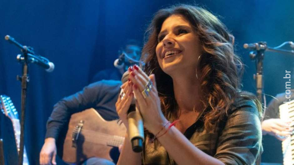 Sem Luan Santana, Paula Fernandes canta hit sozinha em DVD Sem Luan Santana, Paula Fernandes canta hit sozinha em DVD