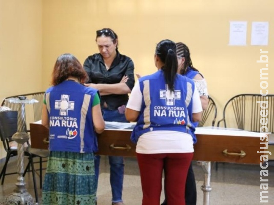 Travesti é enterrada com carinho de 4 mulheres e vaidade jamais esquecida