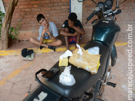 Adolescentes são detidos após jogarem cocaína na Máxima