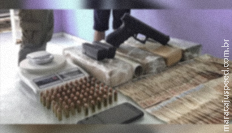 Após denúncia, PM quebra boca de fumo e apreende drogas, armas e munições Após denúncia, PM quebra boca de fumo e apreende drogas, armas e munições