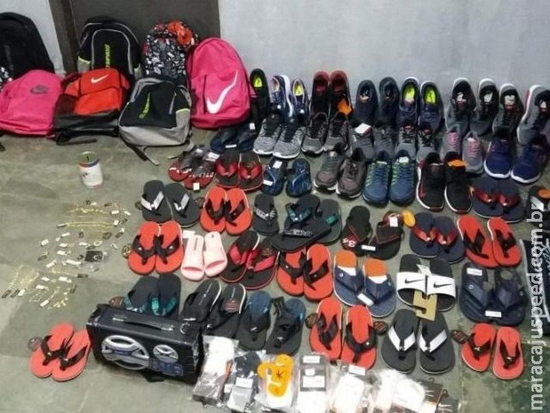 Após fazer "a limpa" em loja, dupla esconde produtos em telhado de casa Após fazer "a limpa" em loja, dupla esconde produtos em telhado de casa