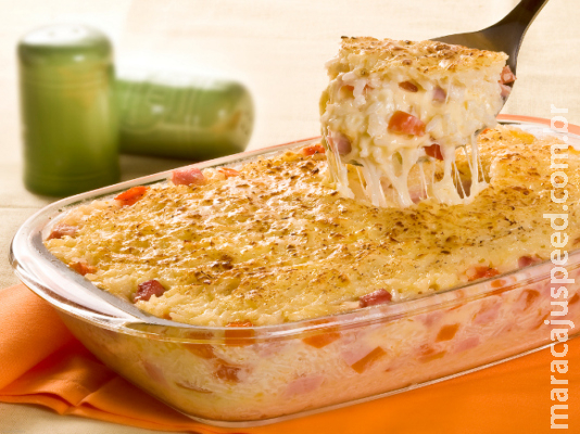 Arroz de forno à parmegiana é opção para aproveitar sobras Arroz de forno à parmegiana é opção para aproveitar sobras
