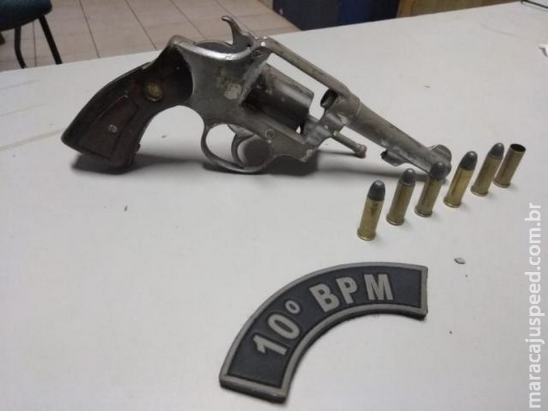 Bandido foge, mas "esquece" arma em casa invadida após tentativa de assalto Bandido foge, mas "esquece" arma em casa invadida após tentativa de assalto