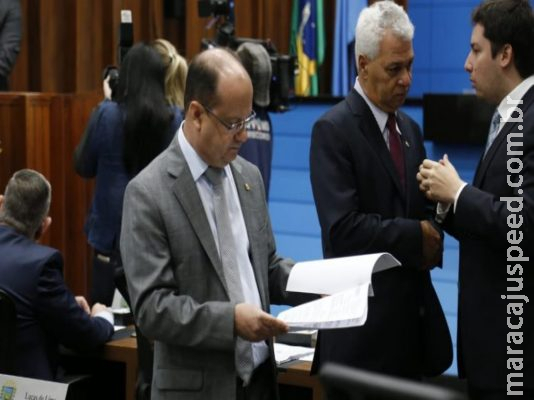 Barbosinha diz que ‘vantagens’ compensam perda salarial de professores Barbosinha diz que ‘vantagens’ compensam perda salarial de professores