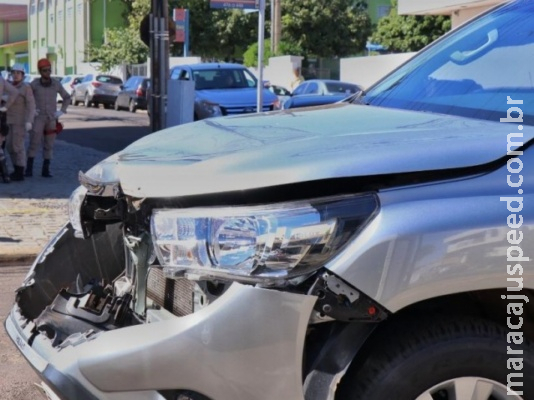 Bebê de 9 meses sai ileso de acidente com dois veículos em cruzamento