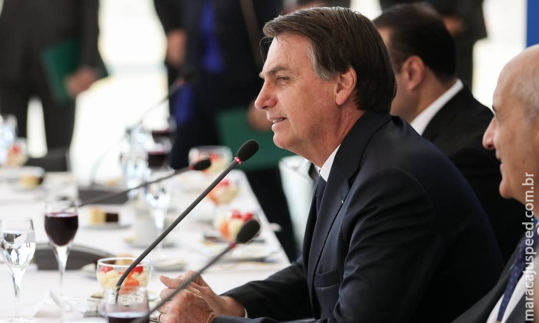 Bolsonaro extrai dente e médicos recomendam que ele evite falar por três dias Bolsonaro extrai dente e médicos recomendam que ele evite falar por três dias