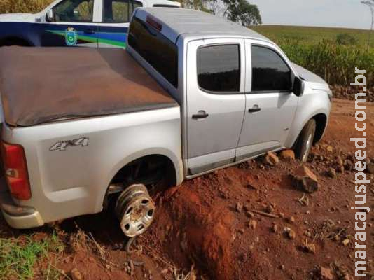 Caminhonete carregada com maconha e haxixe é encontrada abandonada Caminhonete carregada com maconha e haxixe é encontrada abandonada