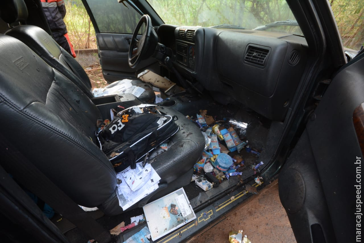 Camionete pega fogo após homem estourar bombinhas dentro do veículo Camionete pega fogo após homem estourar bombinhas dentro do veículo