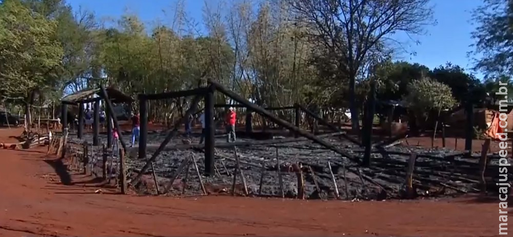 Casa de reza indígena é destruída por incêndio em Dourados; item de mais de 180 anos foi queimado Casa de reza indígena é destruída por incêndio em Dourados; item de mais de 180 anos foi queimado