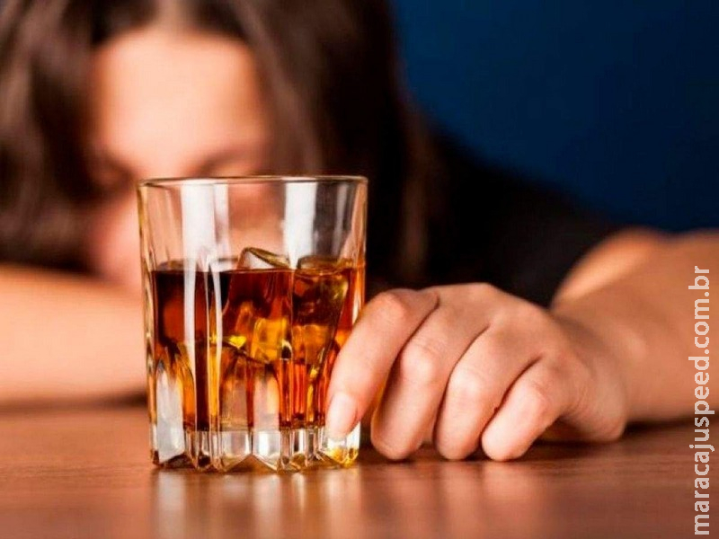 Consumo abusivo de álcool aumenta 42,9% entre as mulheres