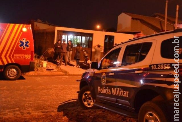 Corpo de idosa é encontrado nu com ferimento na cabeça dentro de casa Corpo de idosa é encontrado nu com ferimento na cabeça dentro de casa