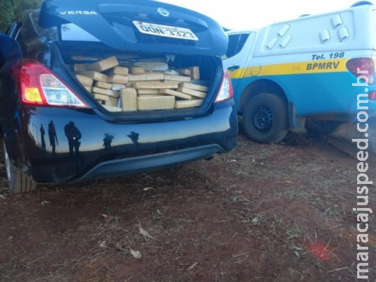 Dupla abandona carro com 434 quilos de maconha durante fuga em rodovia