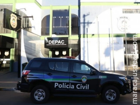 Dupla invade casa, amarra moradora e foge com dinheiro, carro e joias