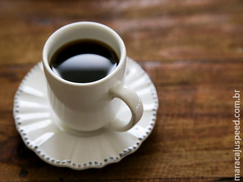 Excesso de café aumenta chance de pressão alta em pessoas predispostas